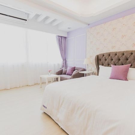 Welcome The Sun Enjoy The Moon Kaohsiung Exterior photo