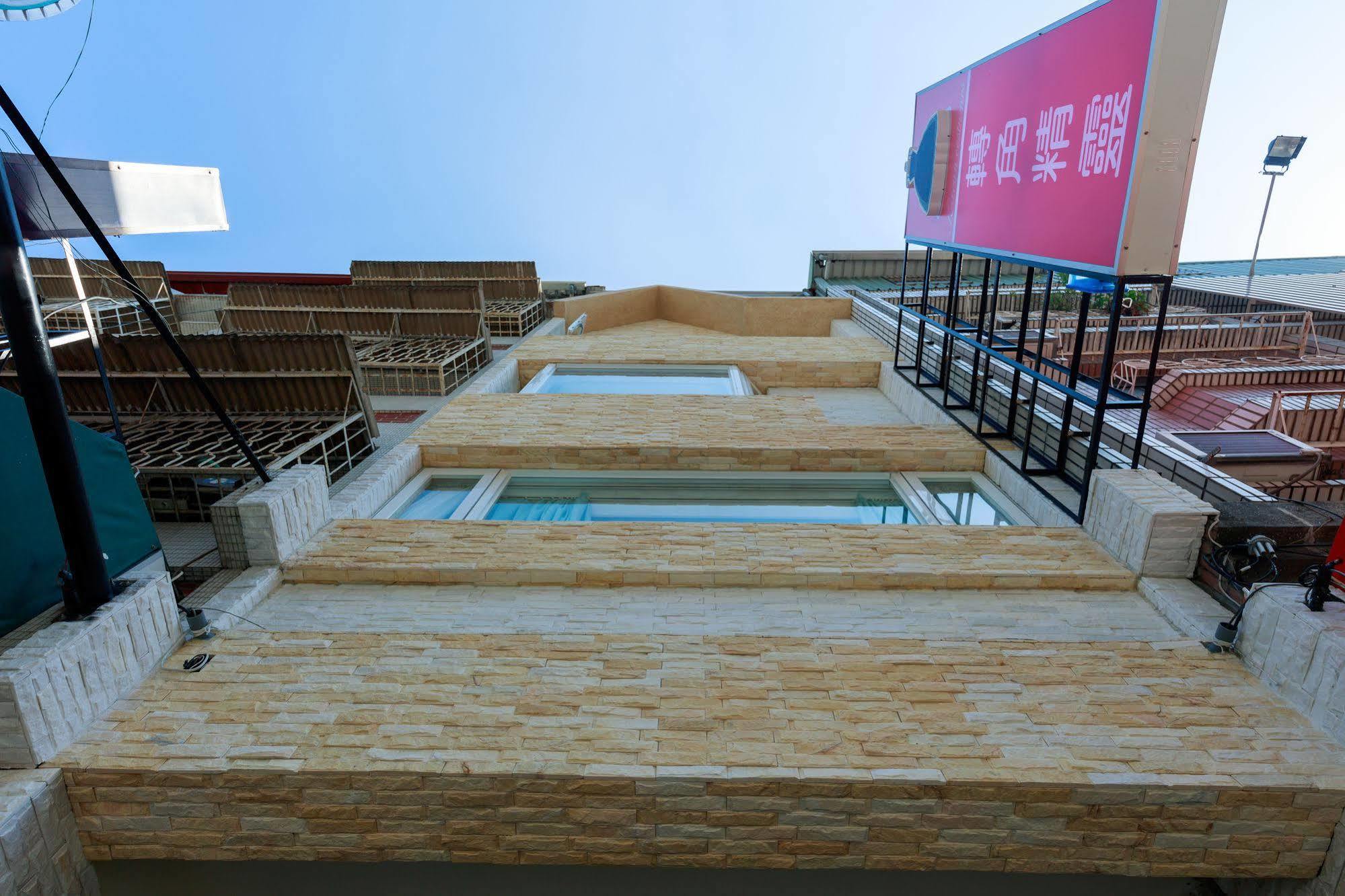 Welcome The Sun Enjoy The Moon Kaohsiung Exterior photo