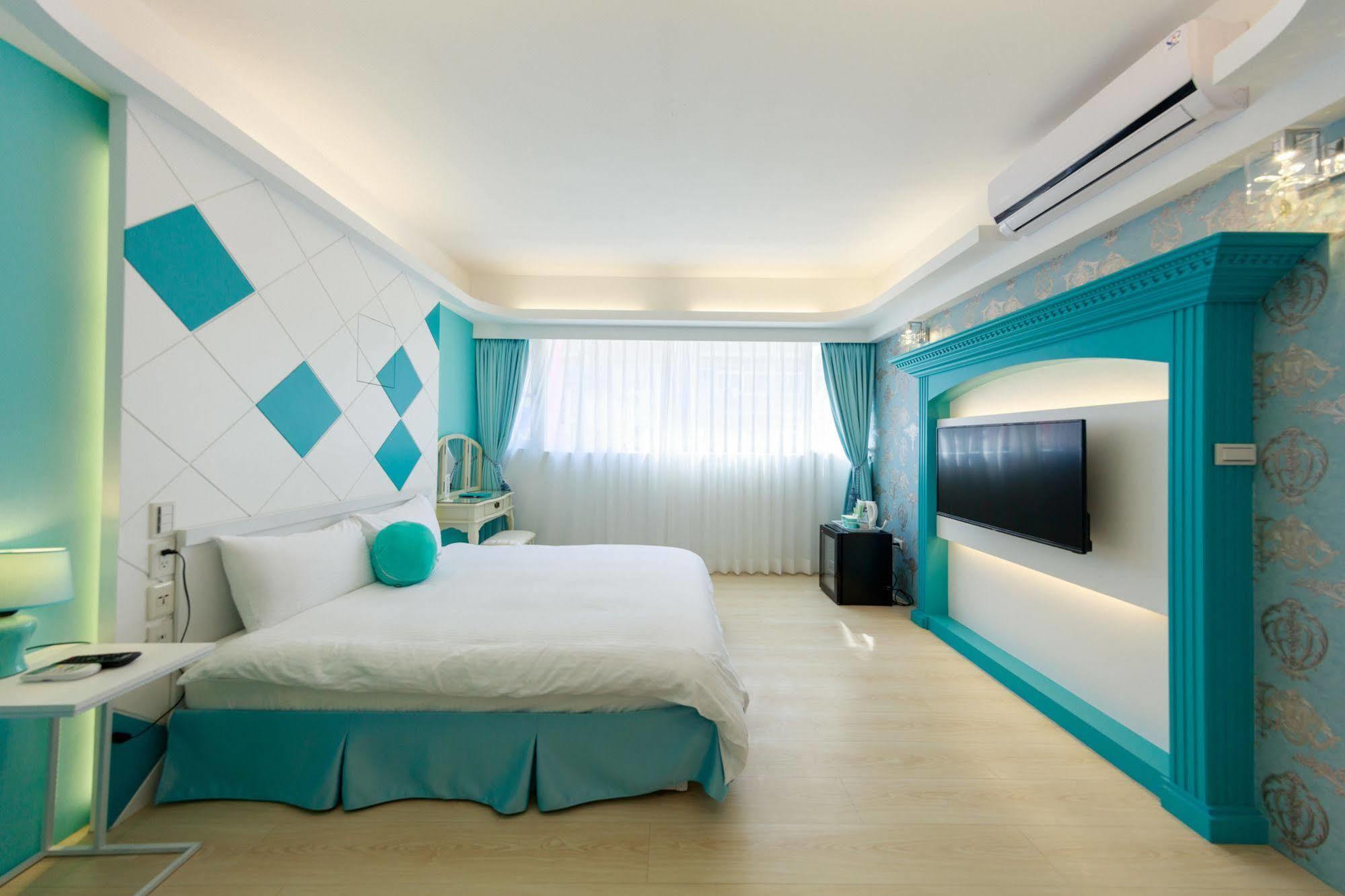 Welcome The Sun Enjoy The Moon Kaohsiung Exterior photo